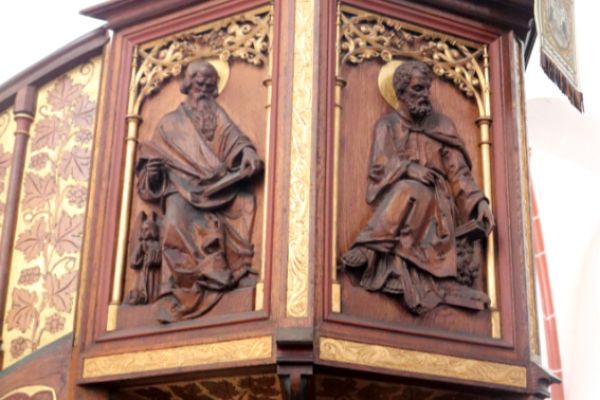 16-kanzel-evangelistsen-img-27267D7BC658-9F84-BB79-63E2-5DA6F5CAB3E5.jpg